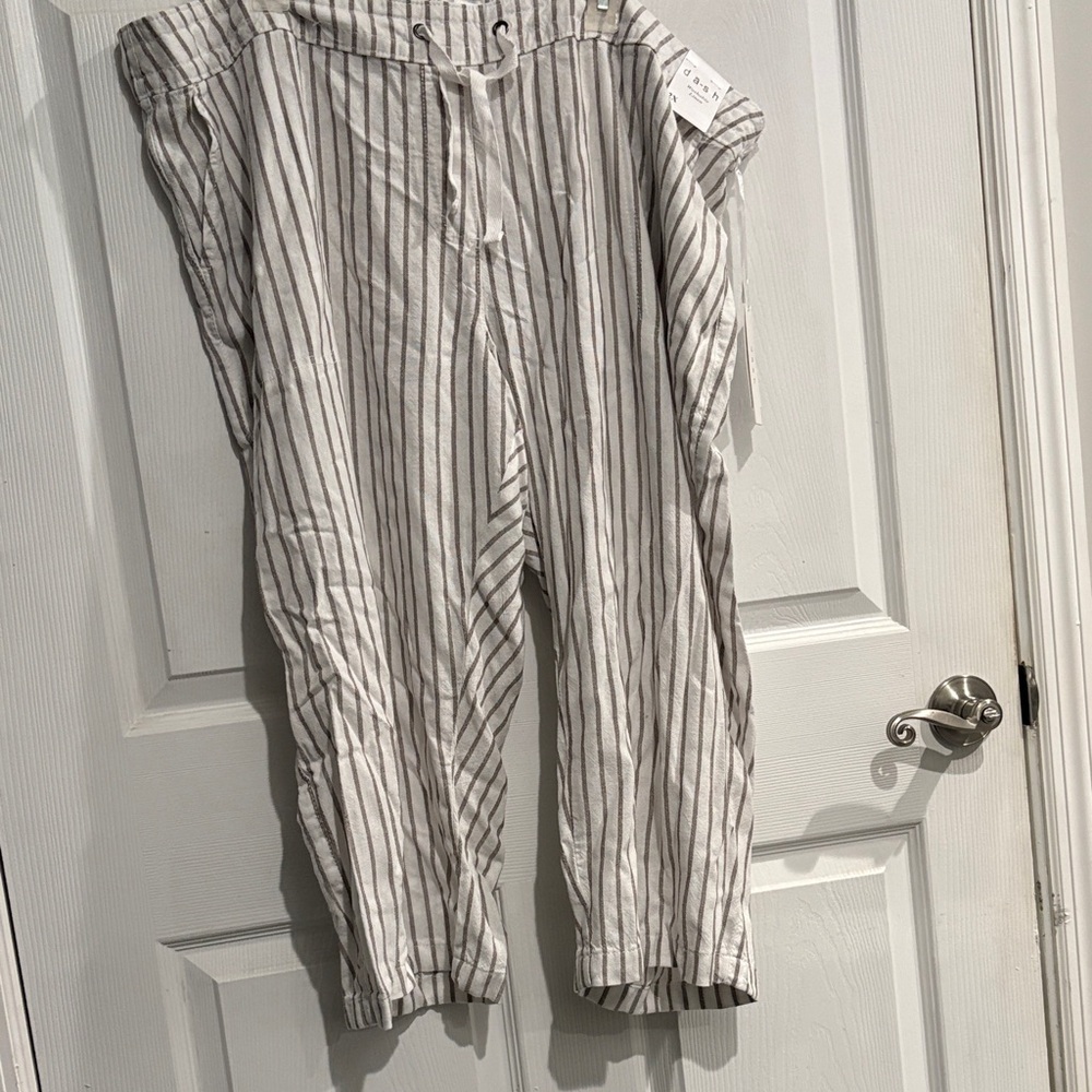 NWT women’s Cropped Striped Pants in brown and White